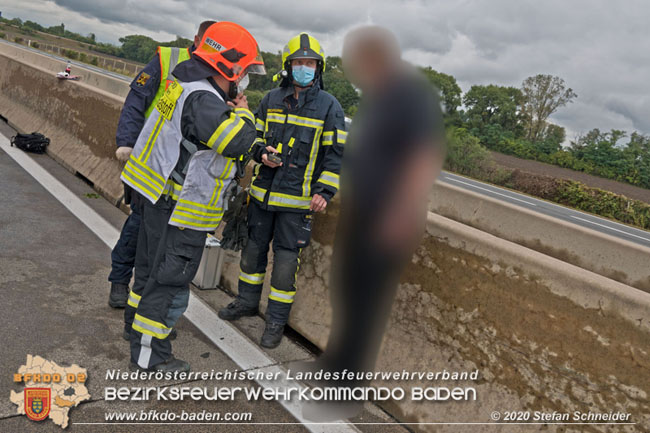20200928 Verkehrsunfall auf der A2 Höhe Traiskichen Fotos: © Stefan Schneider BFK Baden 20200928 Verkehrsunfall auf der A2 Höhe Traiskichen Fotos: © Stefan Schneider BFK Baden