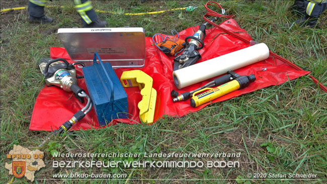 20200928 Verkehrsunfall Möllersdorf - Münchendorf  Fotos: © Stefan Schneider BFK Baden