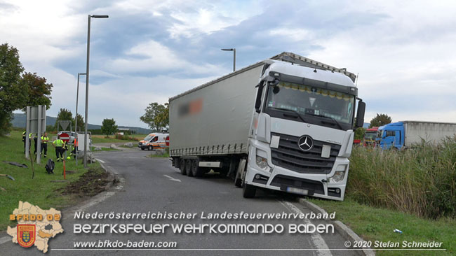 20200102 Bergung eines LKW-Sattelzuges auf der A2 Rastplatz Triestingtal bei Leobersdorf  Foto: © Stefan Schneider