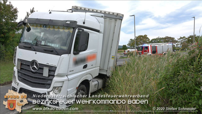 20200102 Bergung eines LKW-Sattelzuges auf der A2 Rastplatz Triestingtal bei Leobersdorf  Foto: © Stefan Schneider
