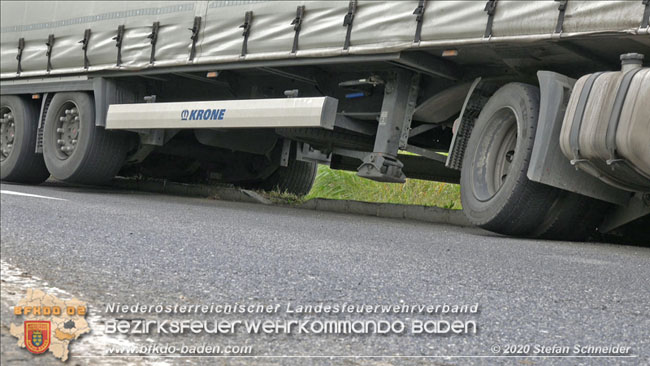 20200102 Bergung eines LKW-Sattelzuges auf der A2 Rastplatz Triestingtal bei Leobersdorf  Foto: © Stefan Schneider