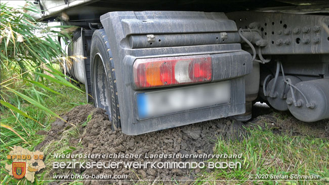 20200102 Bergung eines LKW-Sattelzuges auf der A2 Rastplatz Triestingtal bei Leobersdorf  Foto: © Stefan Schneider