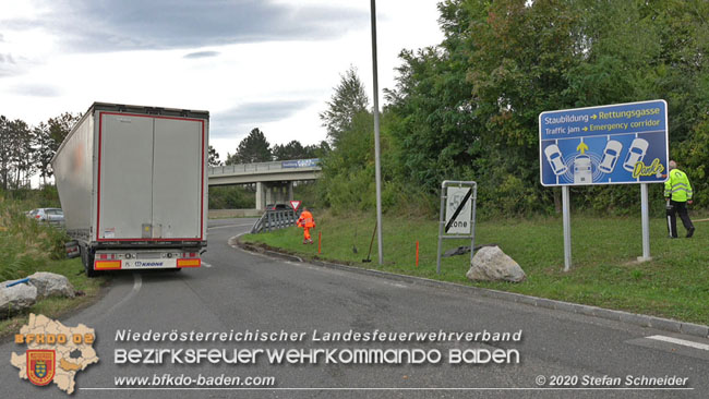 20200102 Bergung eines LKW-Sattelzuges auf der A2 Rastplatz Triestingtal bei Leobersdorf  Foto: © Stefan Schneider
