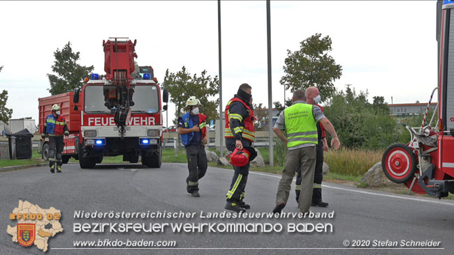 20200102 Bergung eines LKW-Sattelzuges auf der A2 Rastplatz Triestingtal bei Leobersdorf  Foto: © Stefan Schneider