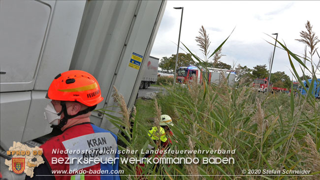 20200102 Bergung eines LKW-Sattelzuges auf der A2 Rastplatz Triestingtal bei Leobersdorf  Foto: © Stefan Schneider