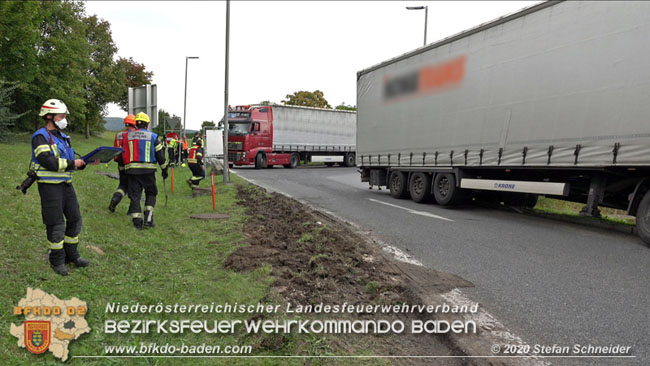 20200102 Bergung eines LKW-Sattelzuges auf der A2 Rastplatz Triestingtal bei Leobersdorf  Foto: © Stefan Schneider
