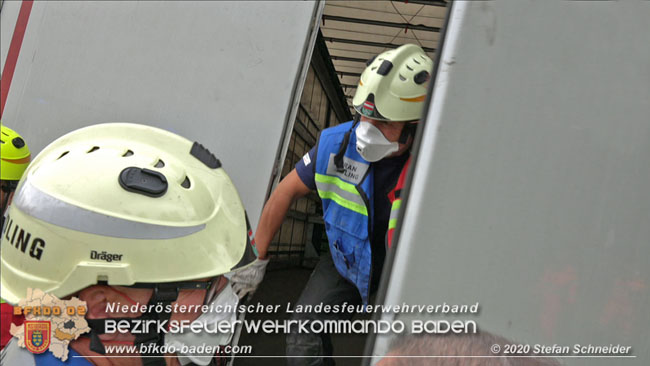 20200102 Bergung eines LKW-Sattelzuges auf der A2 Rastplatz Triestingtal bei Leobersdorf  Foto: © Stefan Schneider