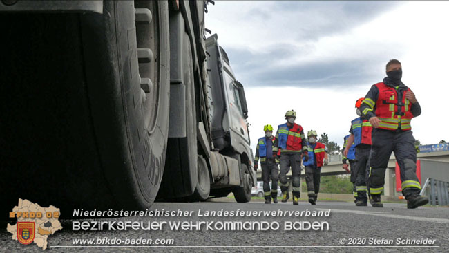 20200102 Bergung eines LKW-Sattelzuges auf der A2 Rastplatz Triestingtal bei Leobersdorf  Foto: © Stefan Schneider