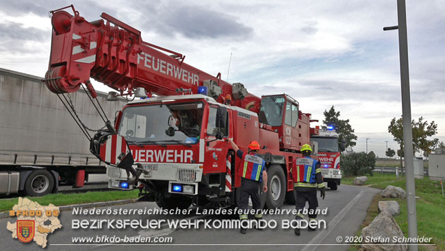 20200102 Bergung eines LKW-Sattelzuges auf der A2 Rastplatz Triestingtal bei Leobersdorf  Foto: © Stefan Schneider