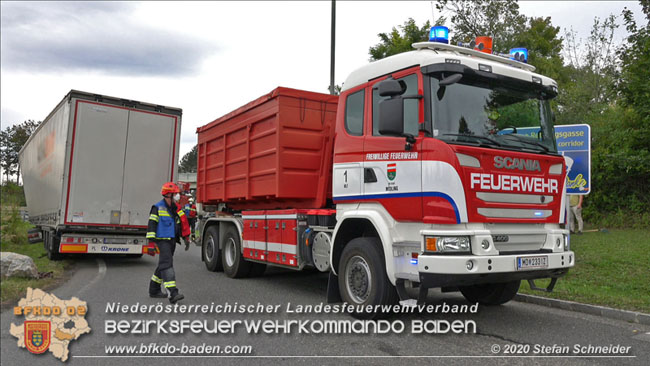 20200102 Bergung eines LKW-Sattelzuges auf der A2 Rastplatz Triestingtal bei Leobersdorf  Foto: © Stefan Schneider