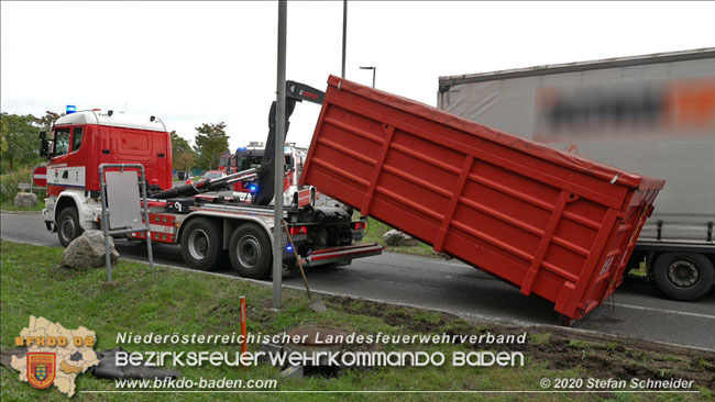 20200102 Bergung eines LKW-Sattelzuges auf der A2 Rastplatz Triestingtal bei Leobersdorf  Foto: © Stefan Schneider