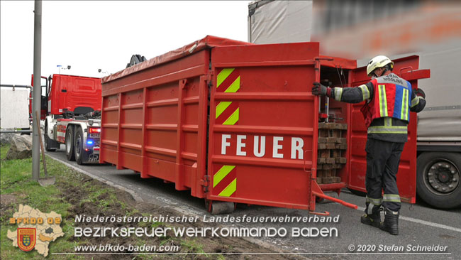 20200102 Bergung eines LKW-Sattelzuges auf der A2 Rastplatz Triestingtal bei Leobersdorf  Foto: © Stefan Schneider