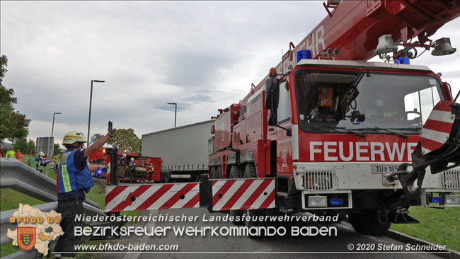 20200102 Bergung eines LKW-Sattelzuges auf der A2 Rastplatz Triestingtal bei Leobersdorf  Foto: © Stefan Schneider