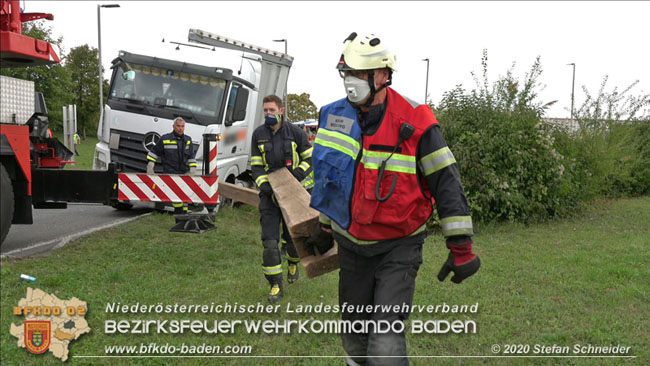 20200102 Bergung eines LKW-Sattelzuges auf der A2 Rastplatz Triestingtal bei Leobersdorf  Foto: © Stefan Schneider