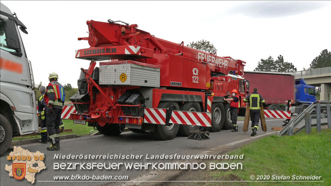 20200102 Bergung eines LKW-Sattelzuges auf der A2 Rastplatz Triestingtal bei Leobersdorf  Foto: © Stefan Schneider