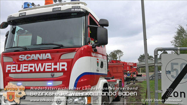 20200102 Bergung eines LKW-Sattelzuges auf der A2 Rastplatz Triestingtal bei Leobersdorf  Foto: © Stefan Schneider