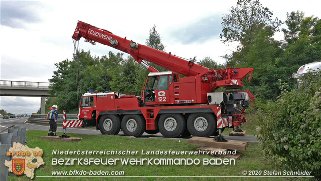 20200102 Bergung eines LKW-Sattelzuges auf der A2 Rastplatz Triestingtal bei Leobersdorf  Foto: © Stefan Schneider