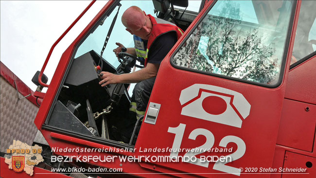 20200102 Bergung eines LKW-Sattelzuges auf der A2 Rastplatz Triestingtal bei Leobersdorf  Foto: © Stefan Schneider