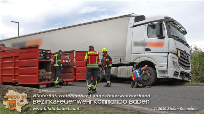 20200102 Bergung eines LKW-Sattelzuges auf der A2 Rastplatz Triestingtal bei Leobersdorf  Foto: © Stefan Schneider