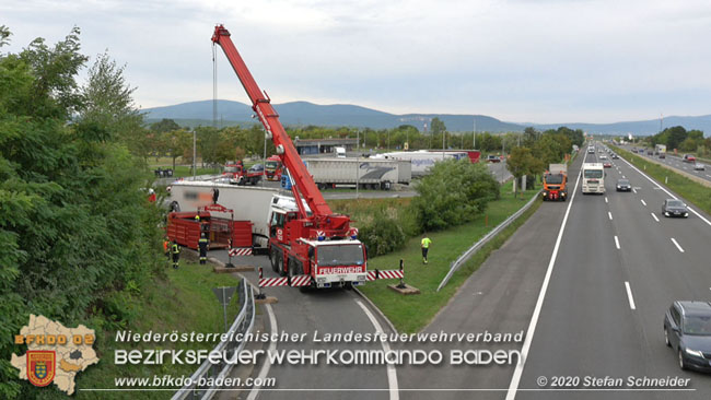20200102 Bergung eines LKW-Sattelzuges auf der A2 Rastplatz Triestingtal bei Leobersdorf  Foto: © Stefan Schneider