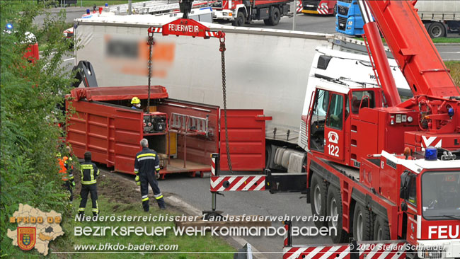 20200102 Bergung eines LKW-Sattelzuges auf der A2 Rastplatz Triestingtal bei Leobersdorf  Foto: © Stefan Schneider