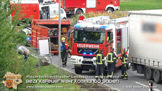 20200102 Bergung eines LKW-Sattelzuges auf der A2 Rastplatz Triestingtal bei Leobersdorf  Foto: © Stefan Schneider