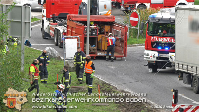 20200102 Bergung eines LKW-Sattelzuges auf der A2 Rastplatz Triestingtal bei Leobersdorf  Foto: © Stefan Schneider