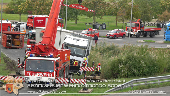 20200102 Bergung eines LKW-Sattelzuges auf der A2 Rastplatz Triestingtal bei Leobersdorf  Foto: © Stefan Schneider