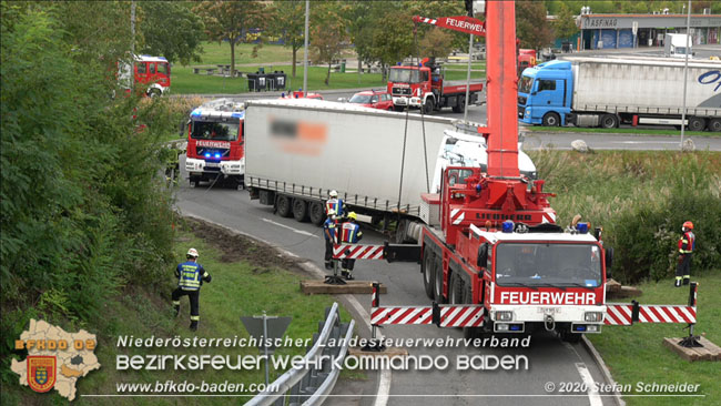 20200102 Bergung eines LKW-Sattelzuges auf der A2 Rastplatz Triestingtal bei Leobersdorf  Foto: © Stefan Schneider