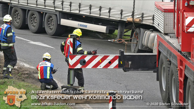 20200102 Bergung eines LKW-Sattelzuges auf der A2 Rastplatz Triestingtal bei Leobersdorf  Foto: © Stefan Schneider