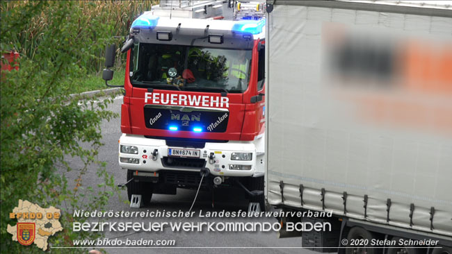 20200102 Bergung eines LKW-Sattelzuges auf der A2 Rastplatz Triestingtal bei Leobersdorf  Foto: © Stefan Schneider
