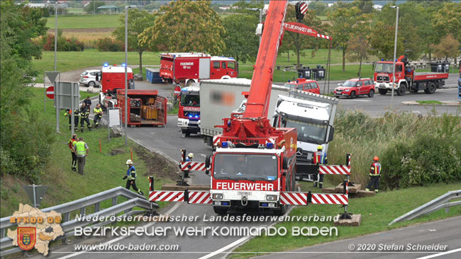 20200102 Bergung eines LKW-Sattelzuges auf der A2 Rastplatz Triestingtal bei Leobersdorf  Foto: © Stefan Schneider