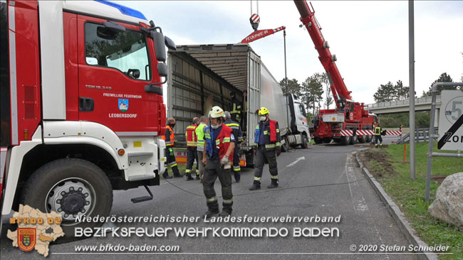 20200102 Bergung eines LKW-Sattelzuges auf der A2 Rastplatz Triestingtal bei Leobersdorf  Foto: © Stefan Schneider