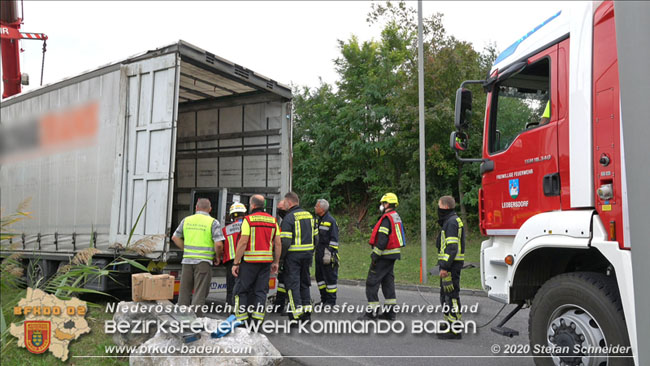 20200102 Bergung eines LKW-Sattelzuges auf der A2 Rastplatz Triestingtal bei Leobersdorf  Foto: © Stefan Schneider