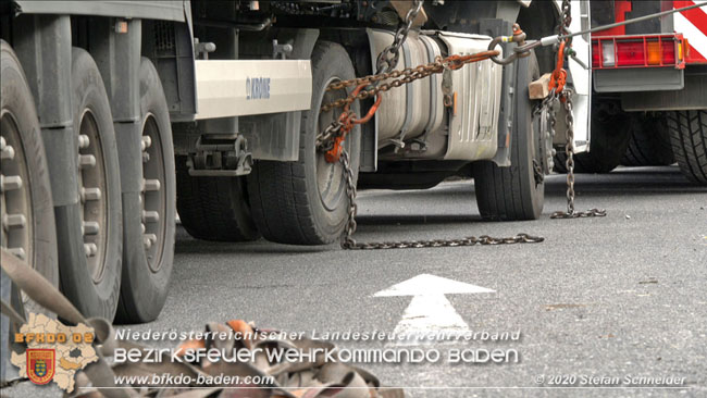 20200102 Bergung eines LKW-Sattelzuges auf der A2 Rastplatz Triestingtal bei Leobersdorf  Foto: © Stefan Schneider