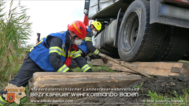 20200102 Bergung eines LKW-Sattelzuges auf der A2 Rastplatz Triestingtal bei Leobersdorf  Foto: © Stefan Schneider