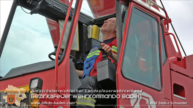 20200102 Bergung eines LKW-Sattelzuges auf der A2 Rastplatz Triestingtal bei Leobersdorf  Foto: © Stefan Schneider