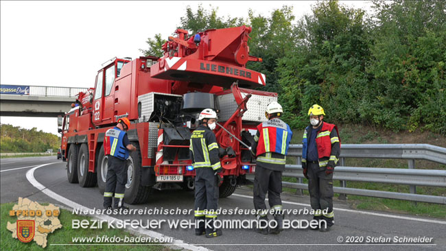 20200102 Bergung eines LKW-Sattelzuges auf der A2 Rastplatz Triestingtal bei Leobersdorf  Foto: © Stefan Schneider