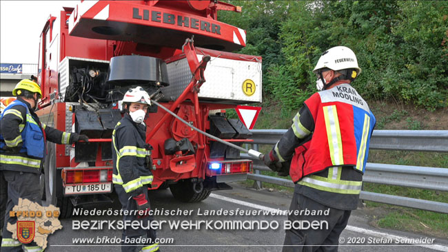 20200102 Bergung eines LKW-Sattelzuges auf der A2 Rastplatz Triestingtal bei Leobersdorf  Foto: © Stefan Schneider