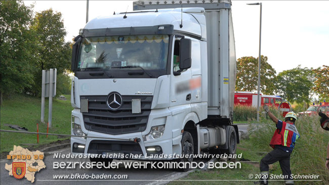 20200102 Bergung eines LKW-Sattelzuges auf der A2 Rastplatz Triestingtal bei Leobersdorf  Foto: © Stefan Schneider