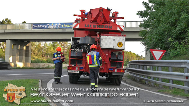 20200102 Bergung eines LKW-Sattelzuges auf der A2 Rastplatz Triestingtal bei Leobersdorf  Foto: © Stefan Schneider