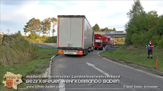 20200102 Bergung eines LKW-Sattelzuges auf der A2 Rastplatz Triestingtal bei Leobersdorf  Foto: © Stefan Schneider