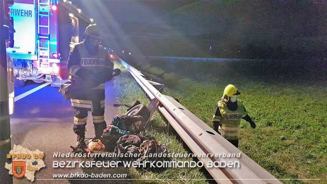 20201007 Schwerer Verkehrsunfall auf der A3 bei der Abfahrt Pottendorf Fotos: © FF Pottendorf, FF Neufeld/Franz Nechansky, Monatsrevue/Thomas Lenger 20201007 Schwerer Verkehrsunfall auf der A3 bei der Abfahrt Pottendorf Fotos: © FF Pottendorf, FF Neufeld/Franz Nechansky, Monatsrevue/Thomas Lenger