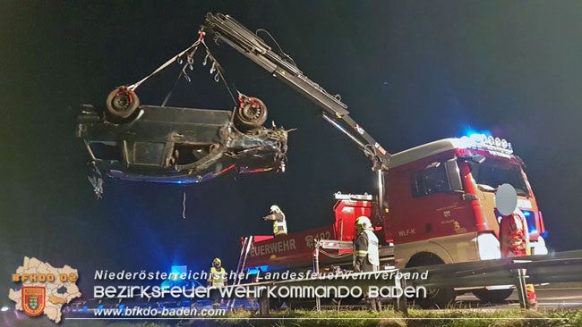 20201007 Schwerer Verkehrsunfall auf der A3 bei der Abfahrt Pottendorf Fotos: © FF Pottendorf, FF Neufeld/Franz Nechansky, Monatsrevue/Thomas Lenger 20201007 Schwerer Verkehrsunfall auf der A3 bei der Abfahrt Pottendorf Fotos: © FF Pottendorf, FF Neufeld/Franz Nechansky, Monatsrevue/Thomas Lenger