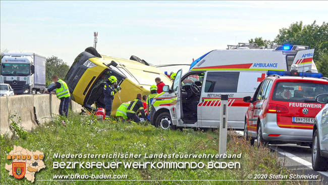 20201009 Schwerer Verkehrsunfall auf der A2 zwischen Leobersdorf und Wöllersdorf  Foto: © Stefan Schneider BFK BADEN