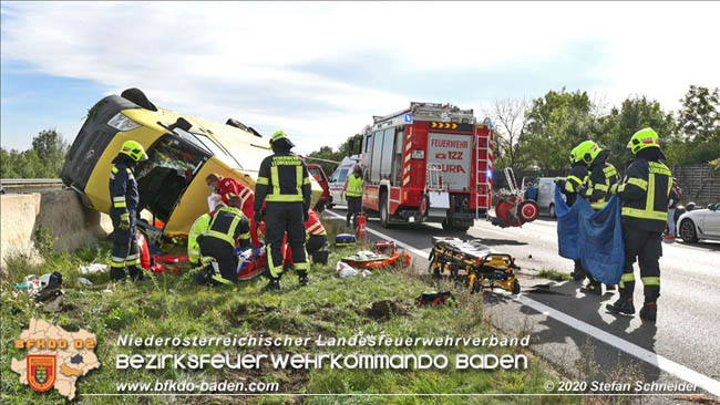 20201009 Schwerer Verkehrsunfall auf der A2 zwischen Leobersdorf und Wöllersdorf  Foto: © Stefan Schneider BFK BADEN