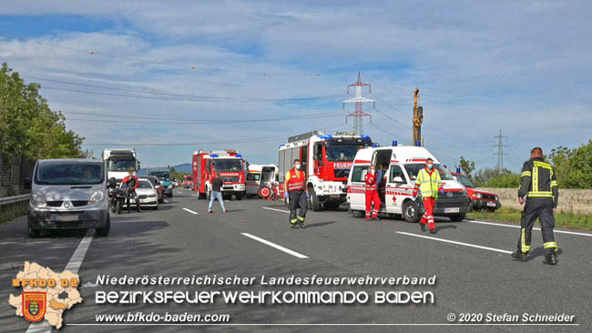 20201009 Schwerer Verkehrsunfall auf der A2 zwischen Leobersdorf und Wöllersdorf  Foto: © Stefan Schneider BFK BADEN