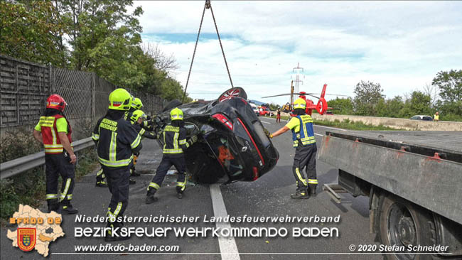20201009 Schwerer Verkehrsunfall auf der A2 zwischen Leobersdorf und Wöllersdorf  Foto: © Stefan Schneider BFK BADEN