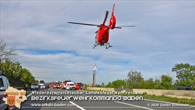 20201009 Schwerer Verkehrsunfall auf der A2 zwischen Leobersdorf und Wöllersdorf  Foto: © Stefan Schneider BFK BADEN