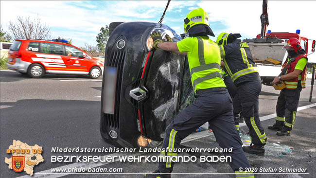 20201009 Schwerer Verkehrsunfall auf der A2 zwischen Leobersdorf und Wöllersdorf  Foto: © Stefan Schneider BFK BADEN